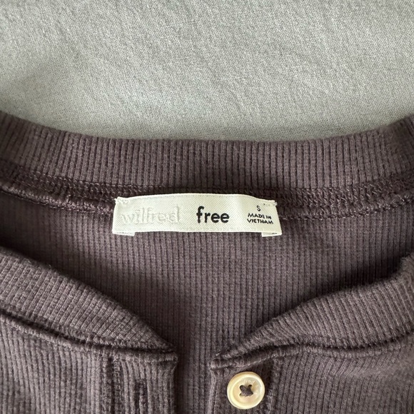 Aritzia- Wilfred Cropped Long sleeve rib knit top - Picture 2 of 2